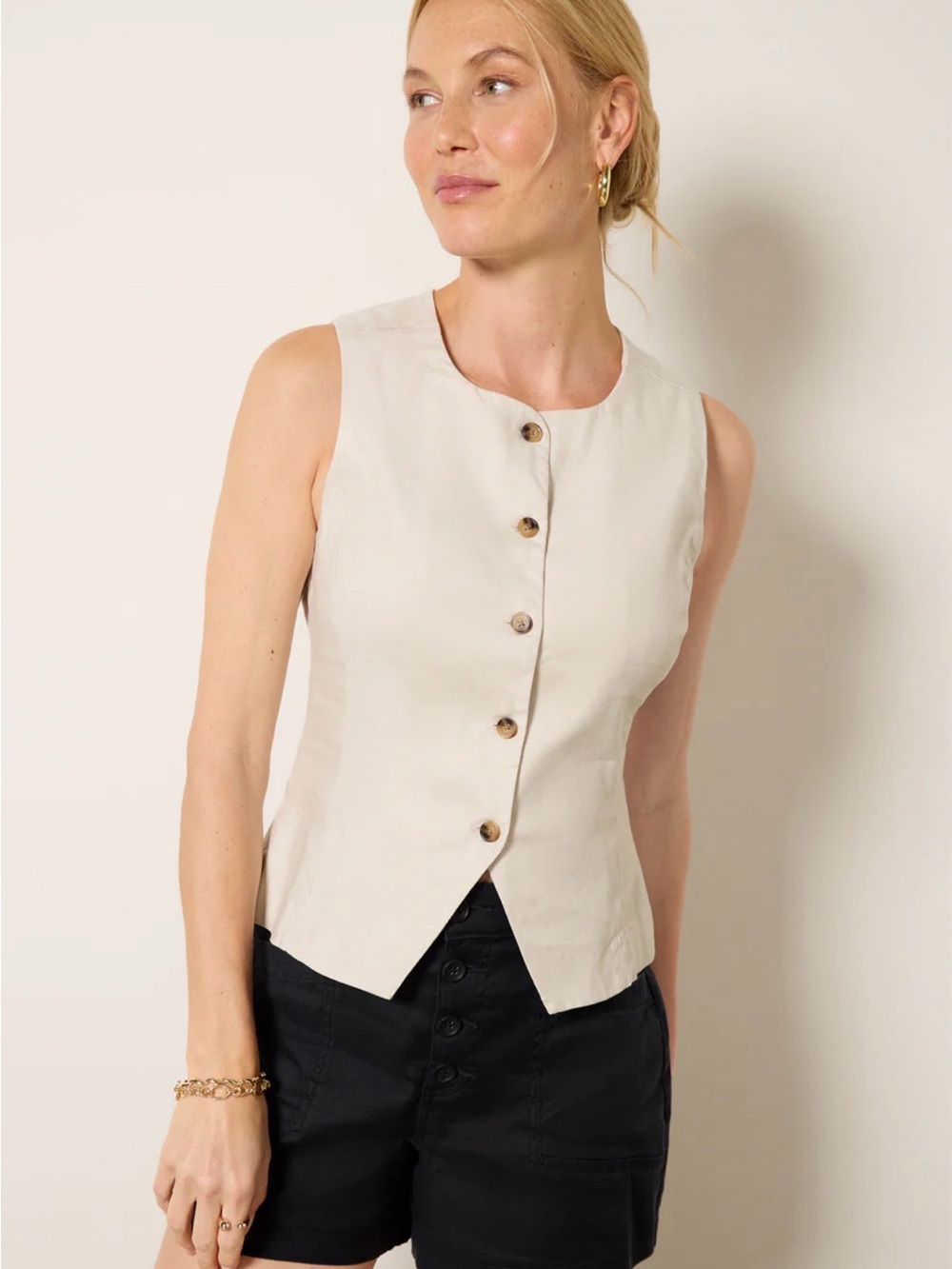 The Joelle Longline
Linen Vest Classic - Picture 2 of 8